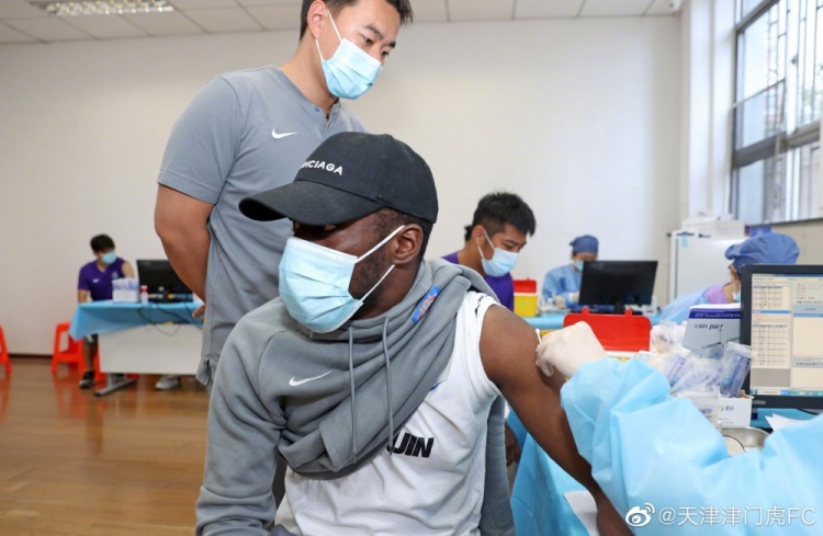 天津足球队进行首次疫苗注射