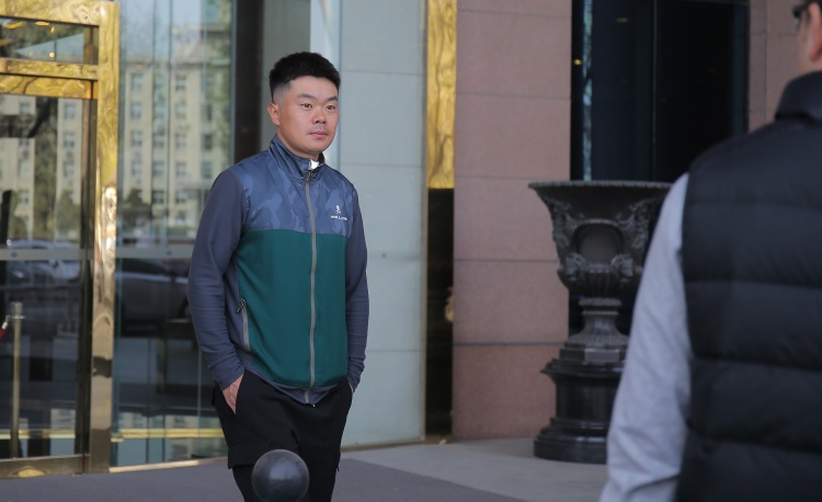 白岳峰寄语年轻球员多学经验