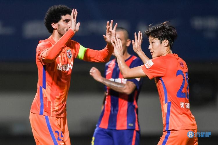 中场-费莱尼首开记录孙准浩扩大优势泰山3-0青岛