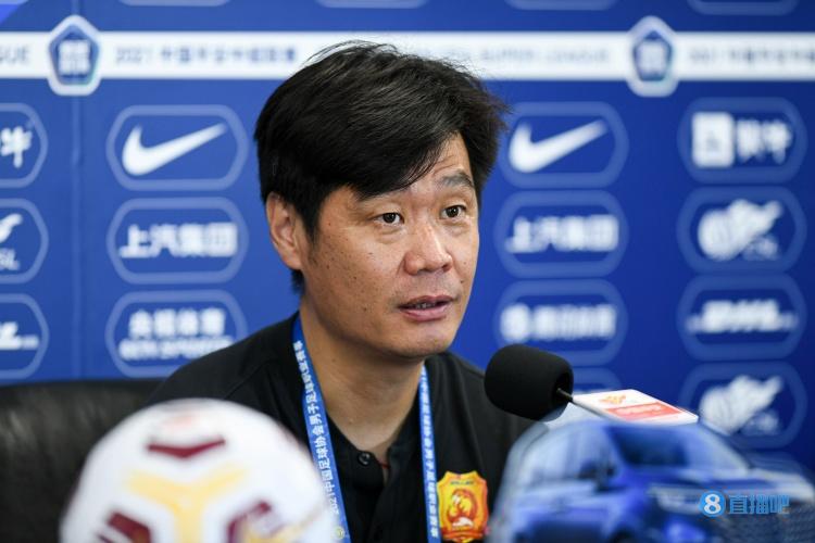 足协宣布：李霄鹏成为新一届国足主教练