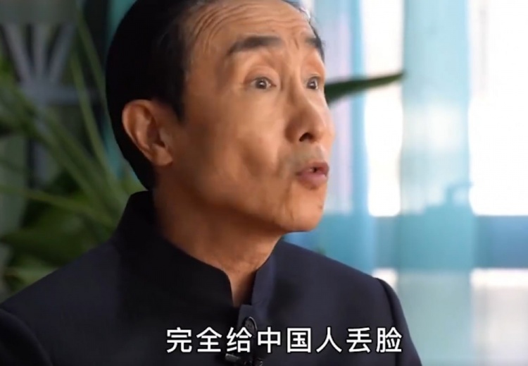 坚持才有爱，共筑足球梦想