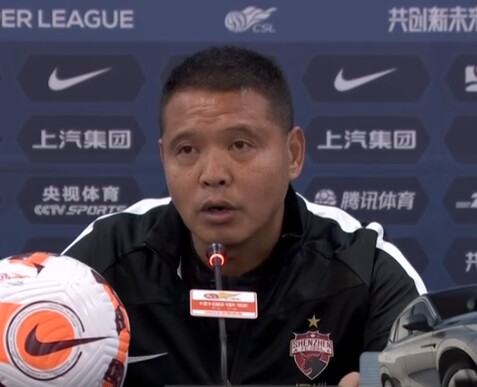 球员们顽强拼搏到底