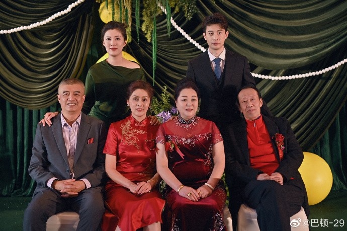 巴顿婚礼现场曝光，感谢球迷支持