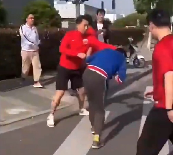 被殴打的申花球迷发声：不谈和解，只求正义