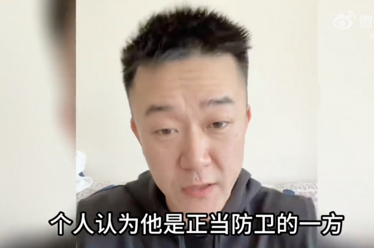 贾德松自卫合理|足协判罚是否公正待商榷|贝里奇为何不服|媒体报道聚焦事件细节|球迷热议裁判判决