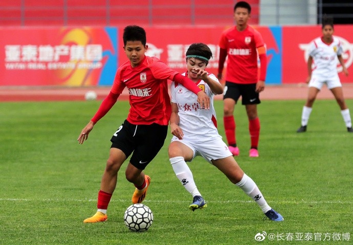 同场竞技：亚泰U14对战长春女子足球队