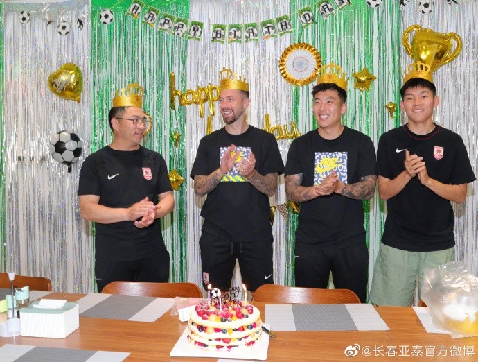 主帅陈洋牵头组织生日会