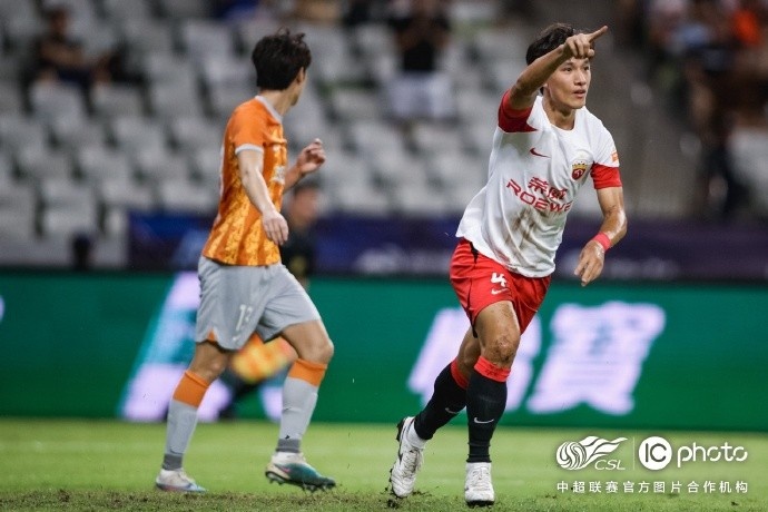 武磊独造三球助上海海港取胜