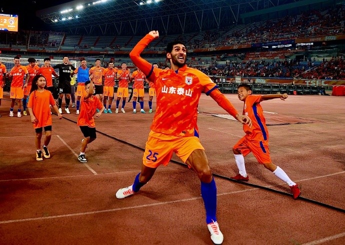 齐鲁德比再燃战火：泰山4-2告捷