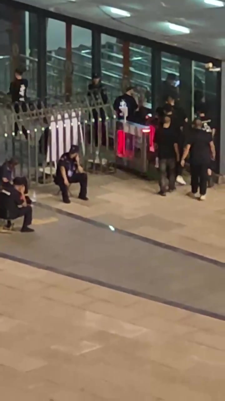青岛海牛现场观众批评王大雷