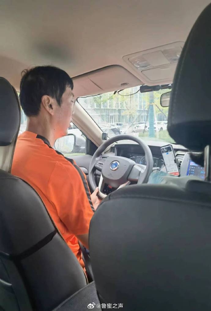 前山东足球名将宋黎辉如今开网约车