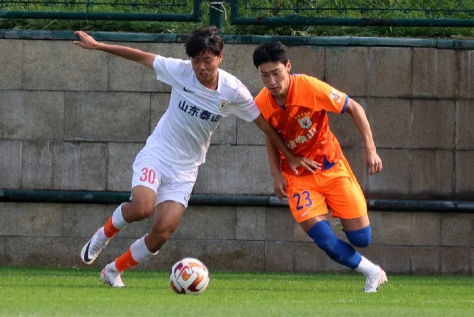 青年军对决：泰山U21与U19的教学比赛以平局收场