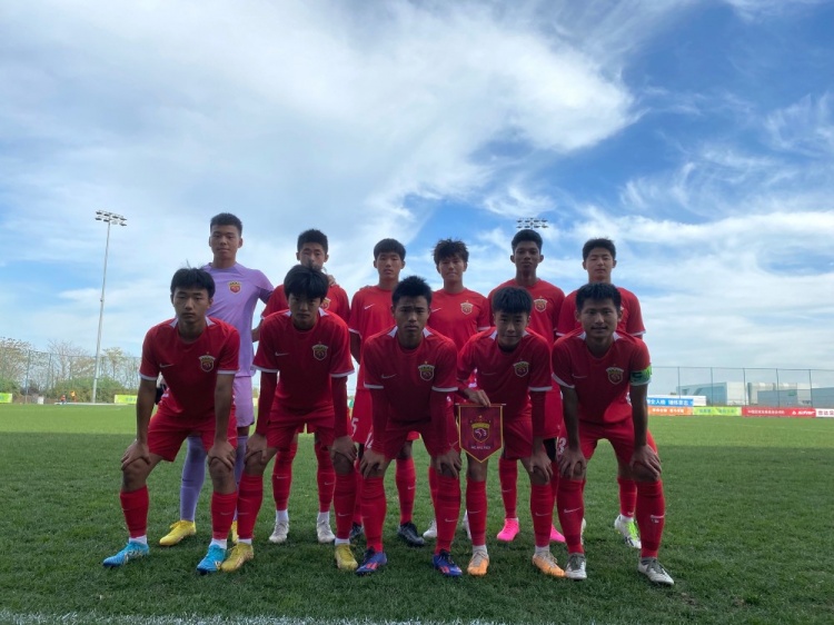 上海海港惜败成都棠湖外国语学校