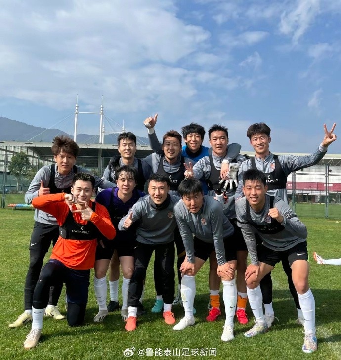 泰山球员李海龙与胡靖航将正式转会青岛海牛