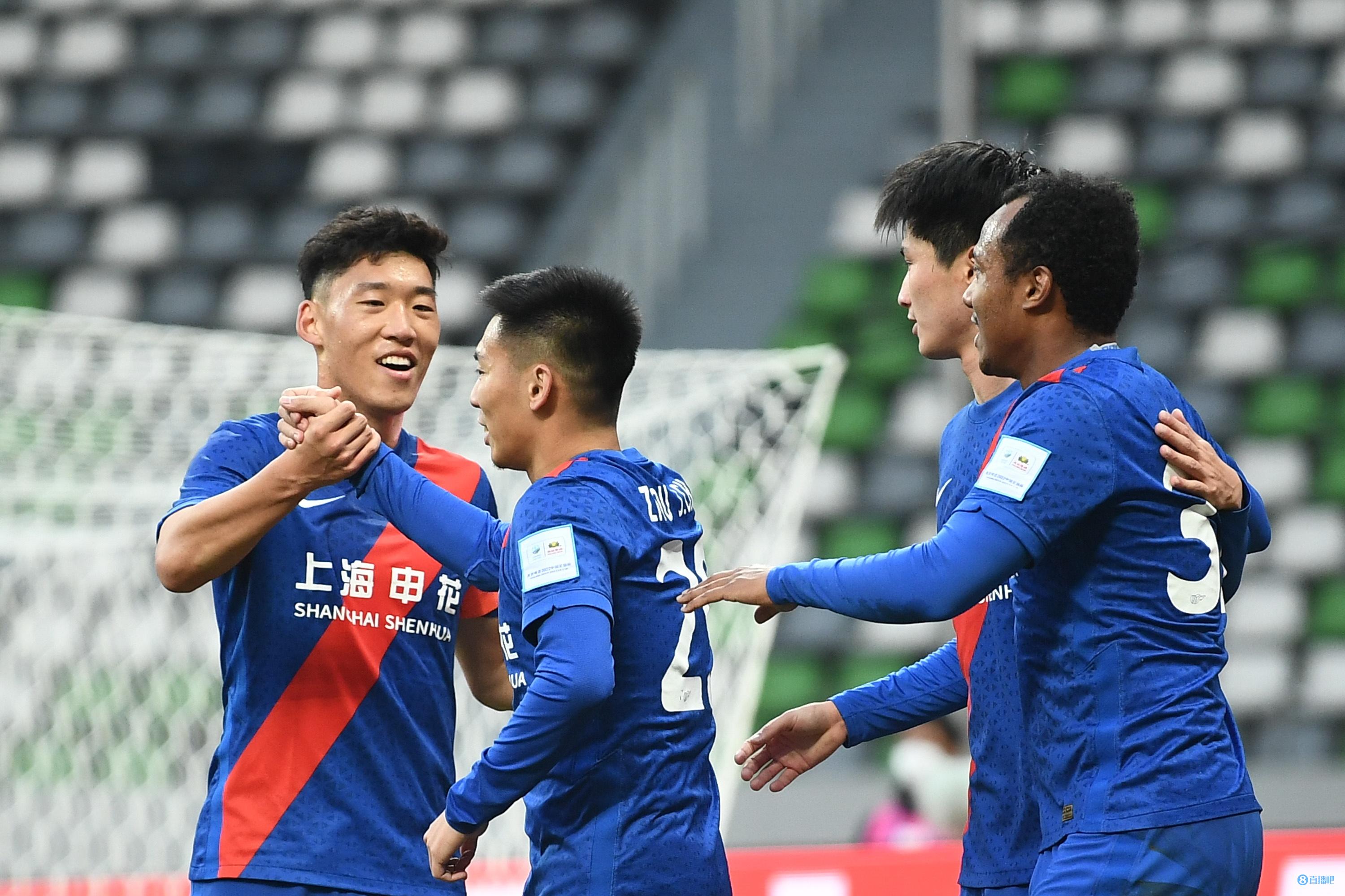 申花13点23分降落浦东迎接新春