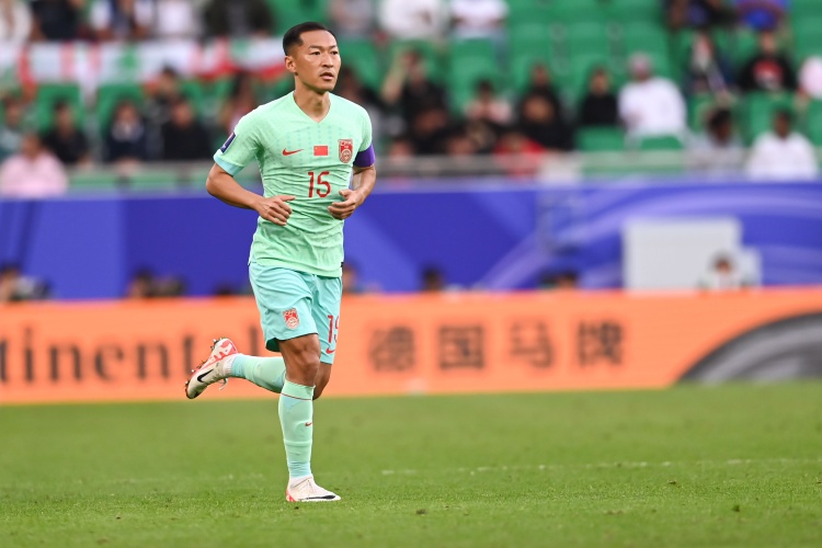 国足教练组坚持要求随叫随到
