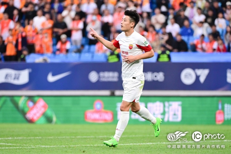 中超焦点战：上海海港5-0青岛海牛