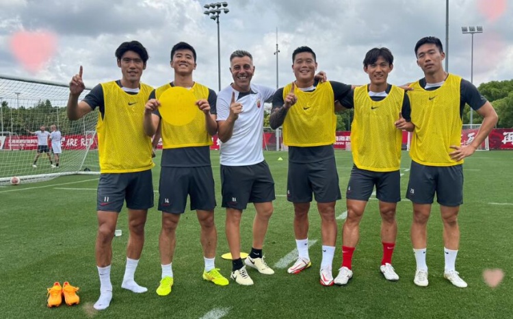 吕文君王燊超昔日同袍合影