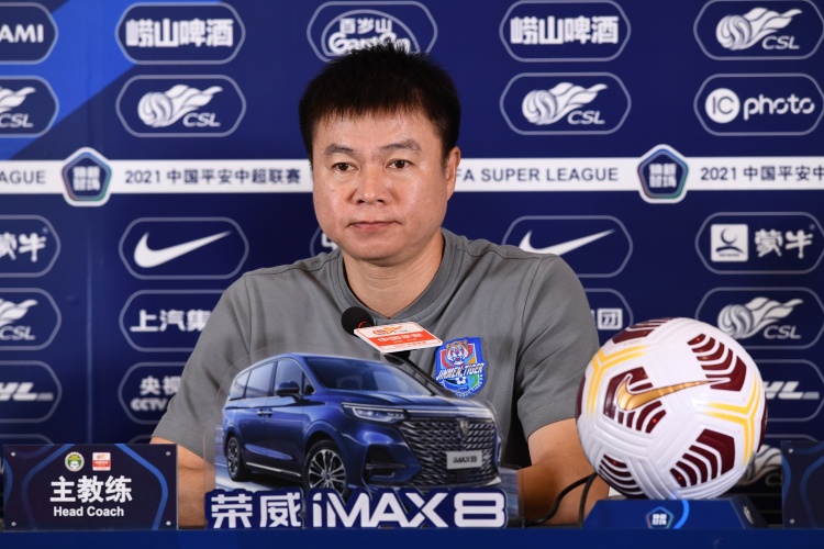 武磊孔帕尼奥正面交锋