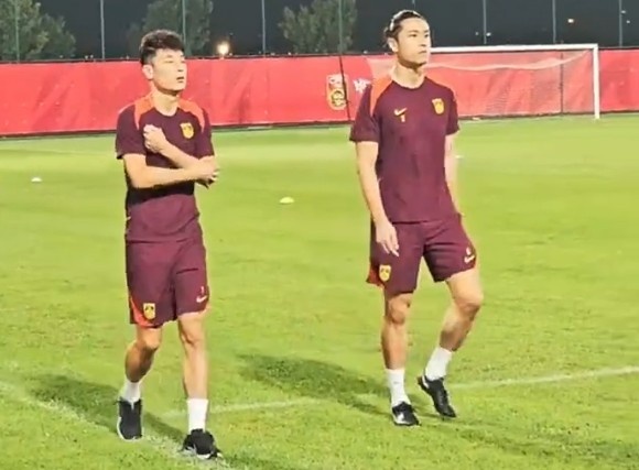 连续高强度比赛后，国足为何不给球员调整时间？
