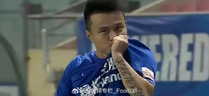 申花队徽成为他的专属标记