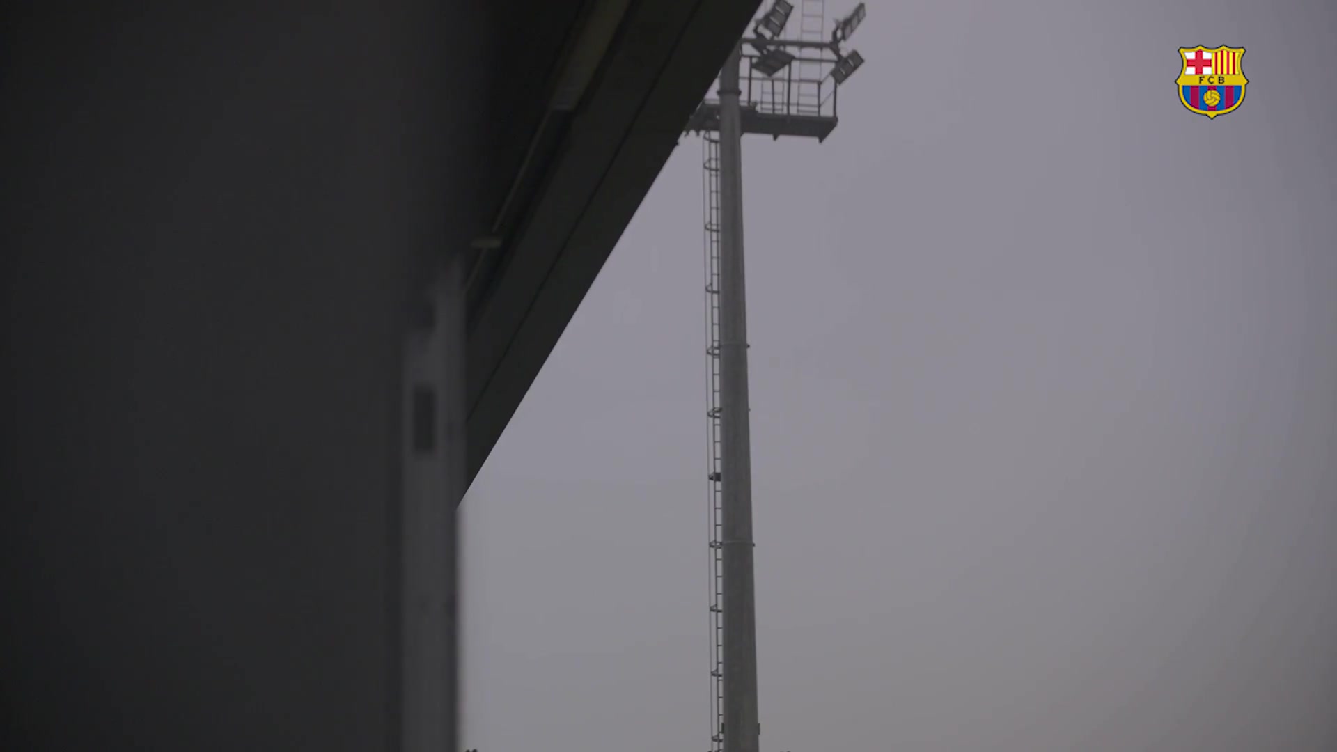 
莫拉塔参与欢迎仪式及歌唱活动