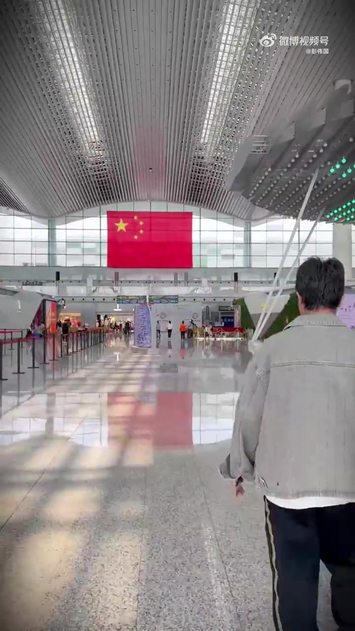 斯卡洛尼面无表情目睹世界波