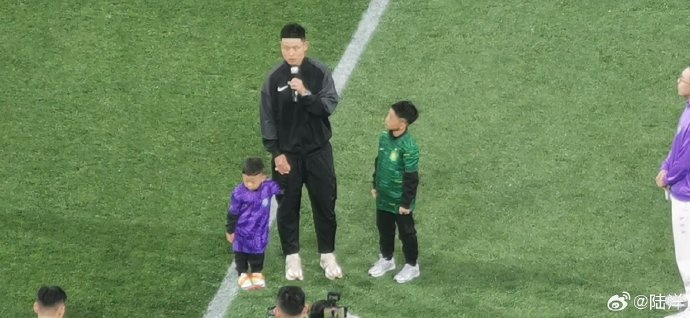 退役时刻：国安与津门虎同献球衣