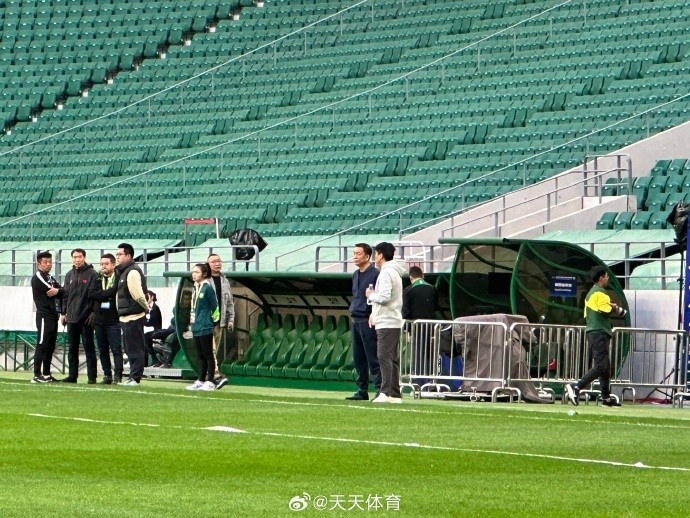 周金辉李明现身激励球队士气