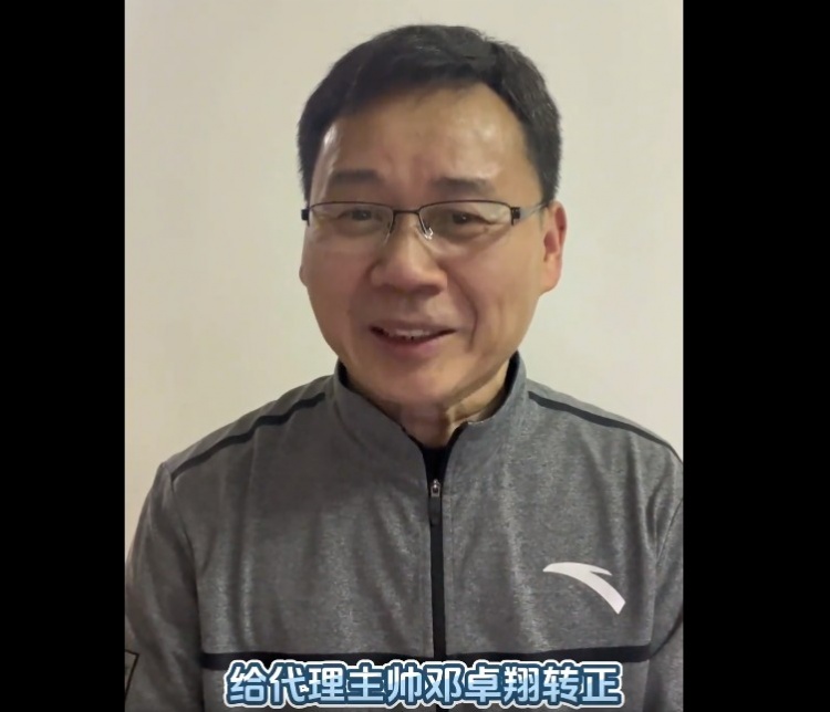 三镇应立即解决邓卓翔合同问题