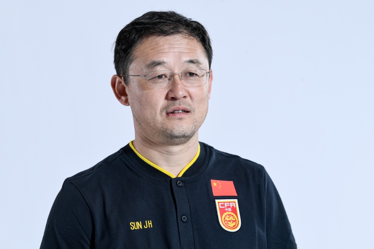 孙继海梅州之行觅才俊，助力足球未来
