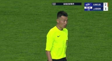 记者质疑VAR影响比赛流畅性
