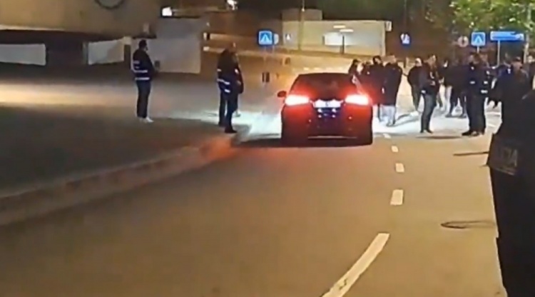 波尔图失利后：球场出口爆发辱骂事件